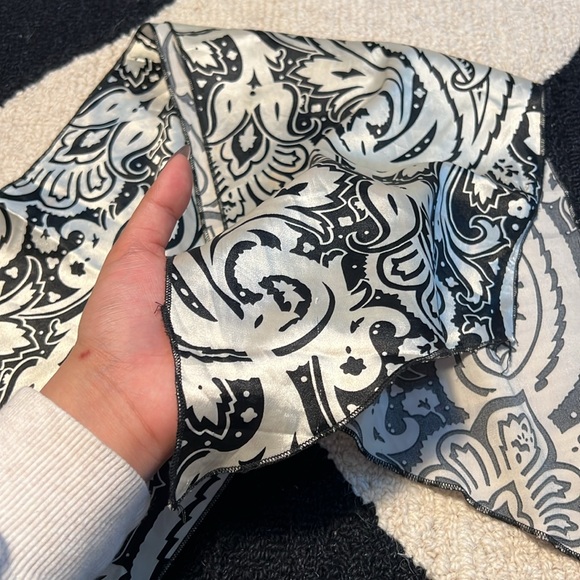 Stylish Thin Silk Scarf - Picture 3 of 3